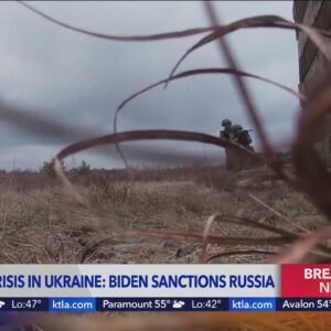 Biden announces sanctions against Russian oligarchs
