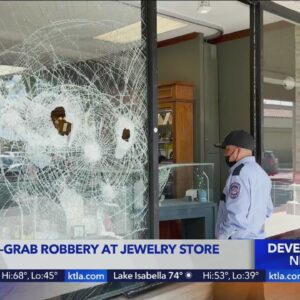 Smash-and-grab robbery at Paramount jewelry store