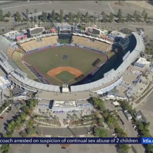 Dodgers looking to sell naming rights to stadium