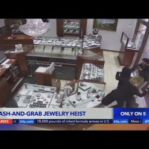 Jewelry store employees repel smash-and-grab attempt