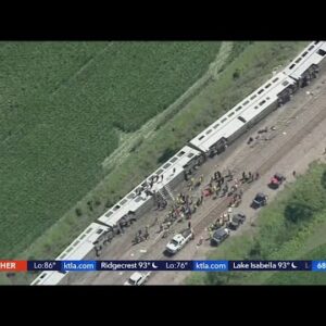 Amtrak train derails in Missouri, killing at least 3