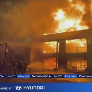 Fire burns Woodland Hills commercial building