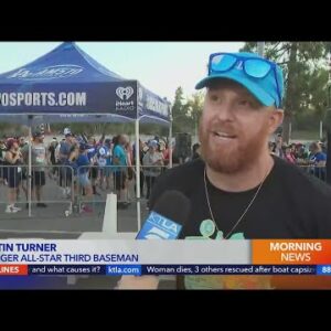 Dodgers Justin Turner trots with fans for a good cause