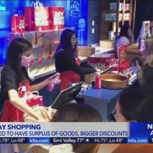 Shoppers flock to malls for Black Friday 2022