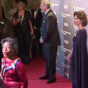 Amy Grant and other honorees walk the red carpet at the Kennedy Center Honors