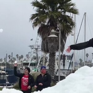 Snow and Parade of Lights skirts rain in Channel Islands Harbor