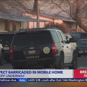 Suspect barricaded in Lancaster mobile home