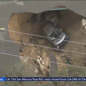 Chatsworth sinkhole that swallowed 2 cars continues to grow