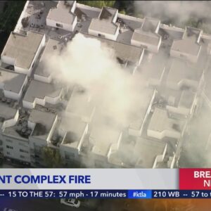 Fire crews battle apartment fire in Hollywood