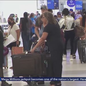 Holiday travelers head for home