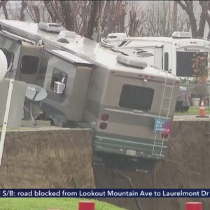 Storm sweeps motorhomes into Los Angeles County river