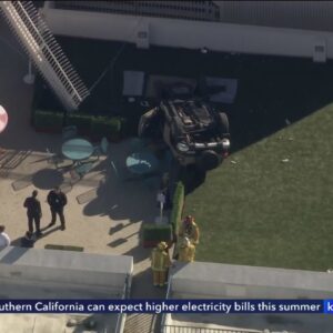 SUV plunges from parking garage in Orange County
