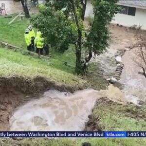 Massive sinkhole threatens homes in Camarillo