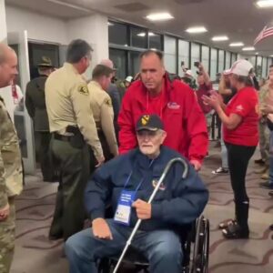 Veterans welcomed home from Honor Flight in Santa Maria