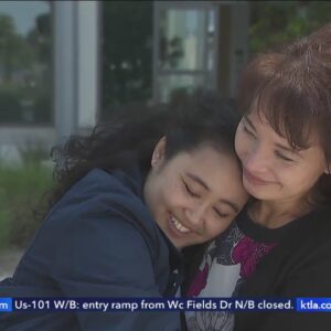 Mom donates kidney to pediatrician daughter suffering from rare disease