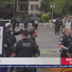 Police order protestors outside Glendale School District meeting to disperse