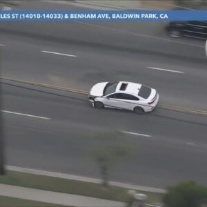 Man arrested after high-speed pursuit in L.A. County