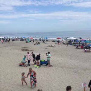 Avila Beach attracts visitors amidst heatwave