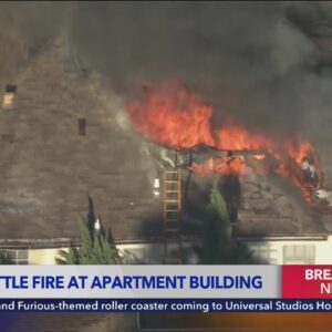 Firefighters battle apartment fire in Hollywood
