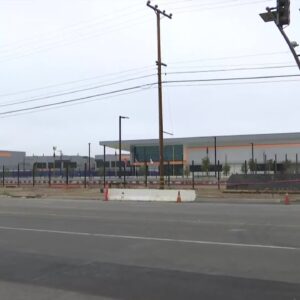 New Del Sol High School will open Wednesday with utilities despite traffic issues