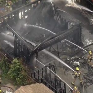 Crews extinguish structure fire in Redondo Beach