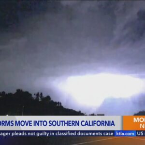 Thunderstorms move into Southern California