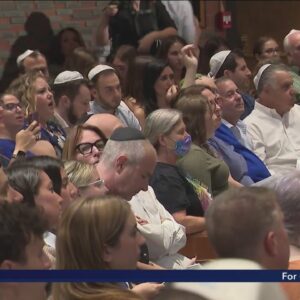 Israeli supporters gather in Bel Air for vigil