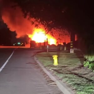 Fire destroys barn in Ventura