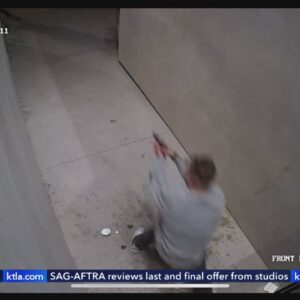 Homeowner in L.A. exchanges gunfire with would-be robbers