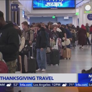 Travelers return after Thanksgiving trips