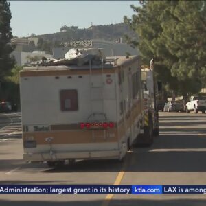 Massive RV encampment cleanup underway in Hollywood Hills 