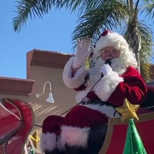 Oxnard Christmas Parade makes spirits bright