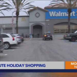 Shoppers scrambling to purchase last-minute gifts at SoCal retailers 