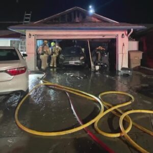 Crews put out garage fire in Ventura