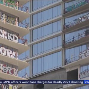 Developer of graffiti-covered skyscraper in downtown L.A. may be forced to clean it up