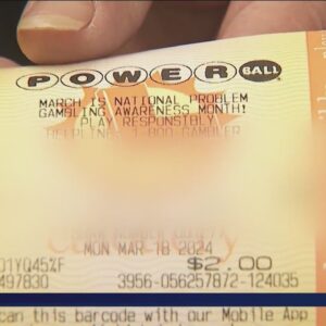 Monday's Powerball jackpot climbs to $975 million