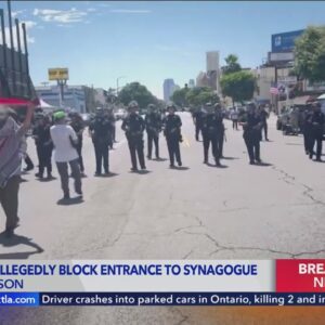 Protestors allegedly block synagogue's entrance in L.A.