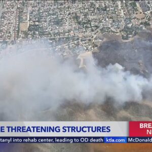 Brush fire erupts near homes in Simi Valley