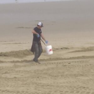 Pismo Beach city workers, community volunteers cleanup coastline on morning after 4th of July ...