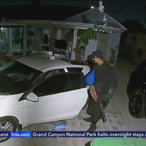 Machete-wielding suspect breaks into homes, cars in Inglewood