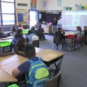 Thousands of students from elementary to high school return to class in Santa Maria