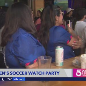 U.S. Women's Soccer fans celebrate Olympic gold at Los Angeles bar