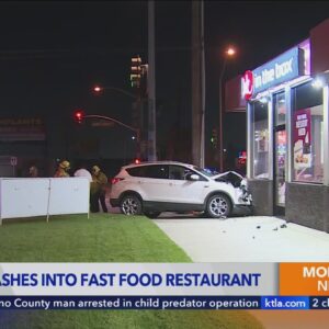 Driver crashes into Temple City fast food restaurant