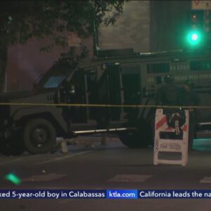 Alleged murder suspect barricades himself inside downtown Los Angeles apartment 