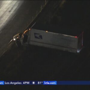 Metrolink train to Los Angeles delayed due to box truck blocking tracks 