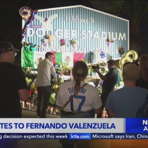 Fans pay tribute to Fernando Valenzuela