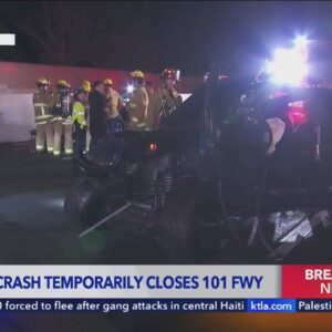 Multi-car crash closes westbound 101 Freeway in Woodland Hills