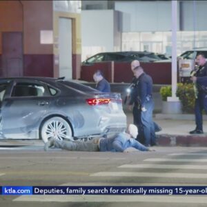 DUI suspect arrested after pursuit reportedly lasting two blocks in San Fernando Valley 