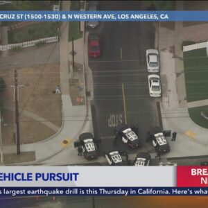 Wild ending to police pursuit shows car overheat, suspect toss handgun