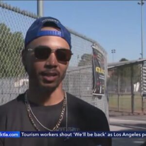 Dodgers star Mookie Betts gives out free turkeys, gift cards in South Los Angeles